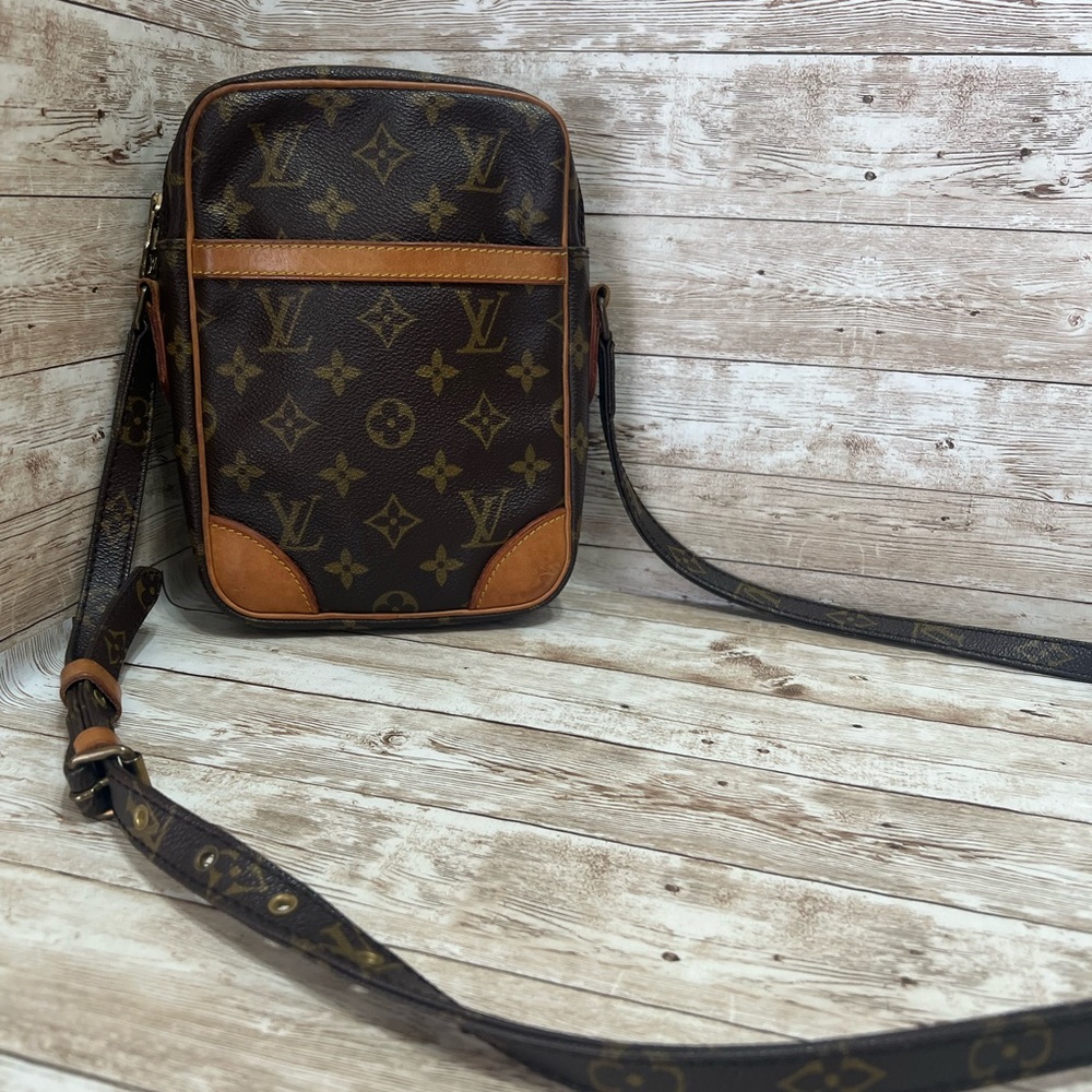 Danube pm crossbody